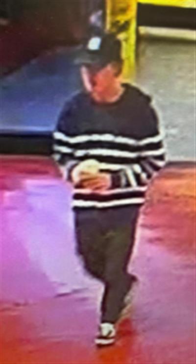 PEEL POLICE FOR LOOKING FOR A Suspect INVOLVED IN Voyeurism Incident at Mississauga Mall!